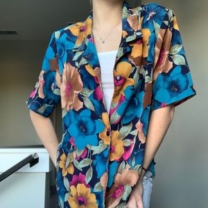MAGGIE SWEET TROPICAL BUTTON UP